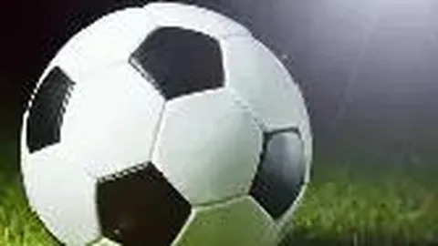 东契奇三双制胜旧敌 詹姆斯湖人逆袭独行侠：篮板激战，得分榜新动态